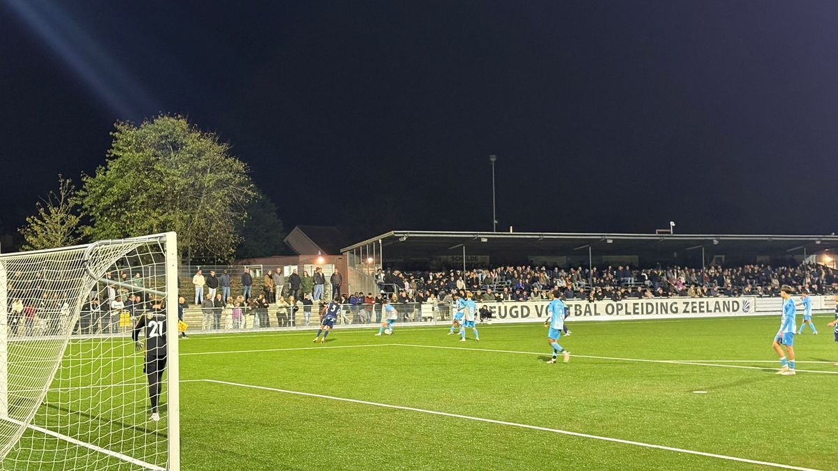 Eretreffer en veel publiek voor JVOZ JO17 tegen Ajax