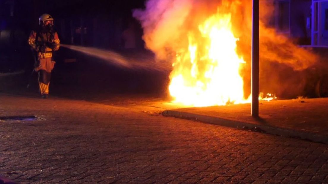 Autobrand aan de Markveldebrink in Enschede