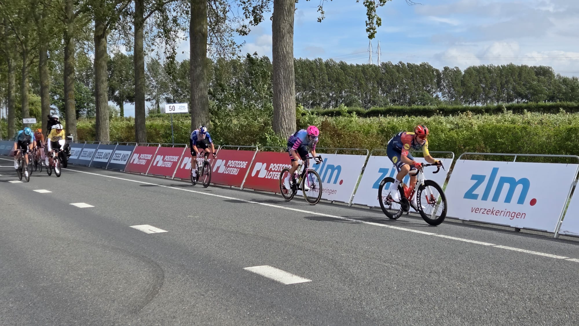 Lees terug: Vacek klopt Tim van Dijke in de sprint in Heinkenszand