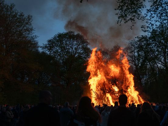 Paasvuren onder druk: gaat de traditie langzaam in rook op?