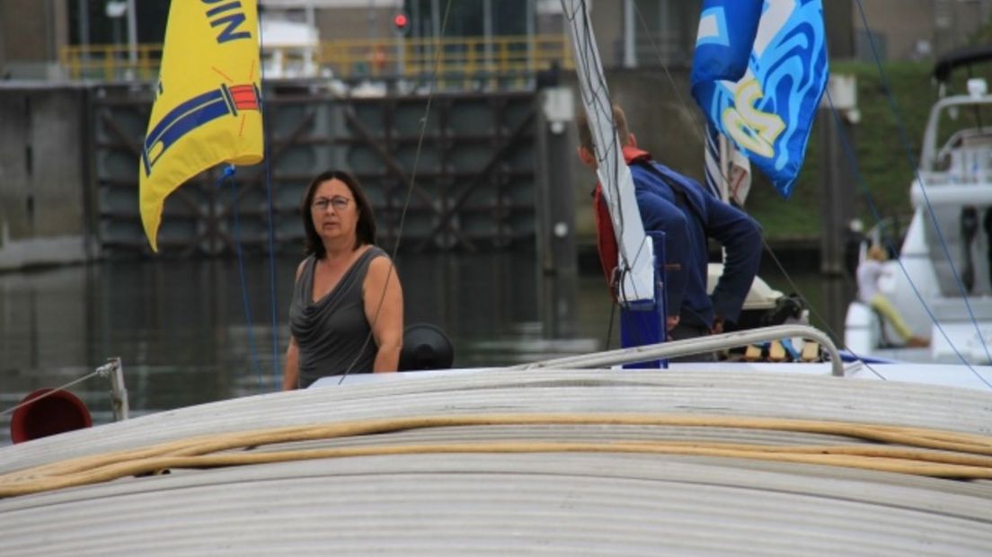 Suzanno Bouchier uit Tynaarlo op haar vrachtschip de Traveler (Rechten: ms-traveler.nl)