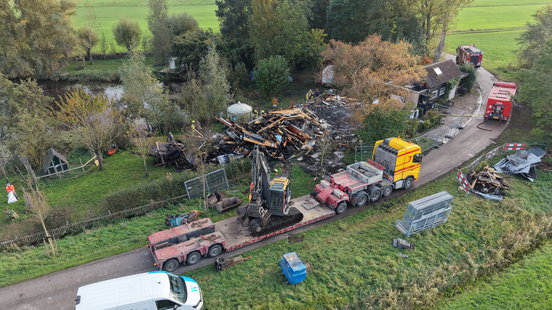 Woning Kamperveen met grond gelijkgemaakt na grote brand Home