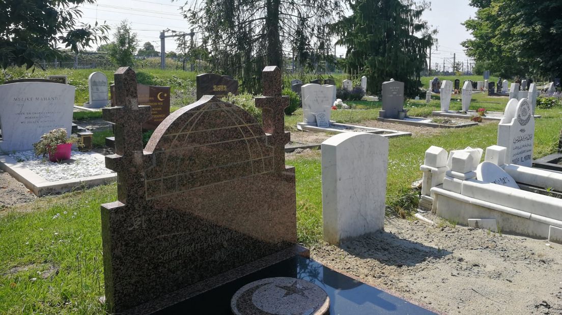 Islamitische graven op begraafplaats Kovelswade