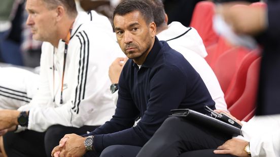 Waarom Van Bronckhorst terugstapt in ‘de achtbaan die Feyenoord heet’ Home