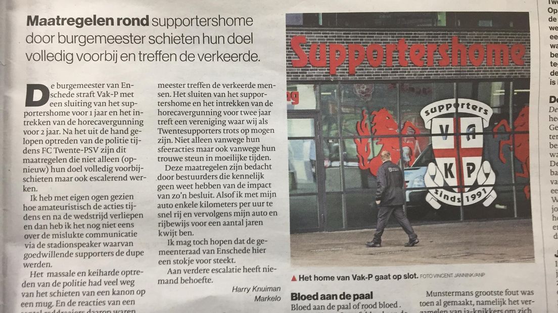 Reacties toeschouwers op politie-acties tijdens wedstrijd FC Twente- PSV