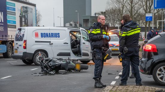 Motorrijder ernstig gewond bij ongeluk, betrokken bestuurder aangehouden. Motorrijder ernstig gewond bij ongeluk, betrokken bestuurder aangehouden.