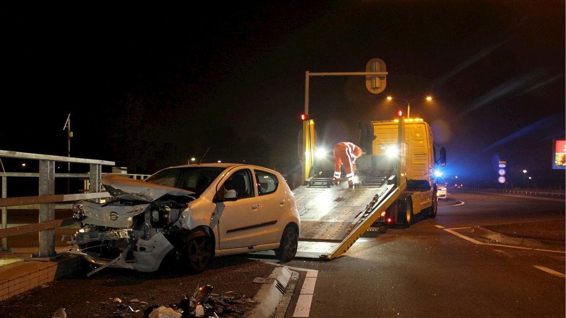 Auto zwaar beschadigd na botsing