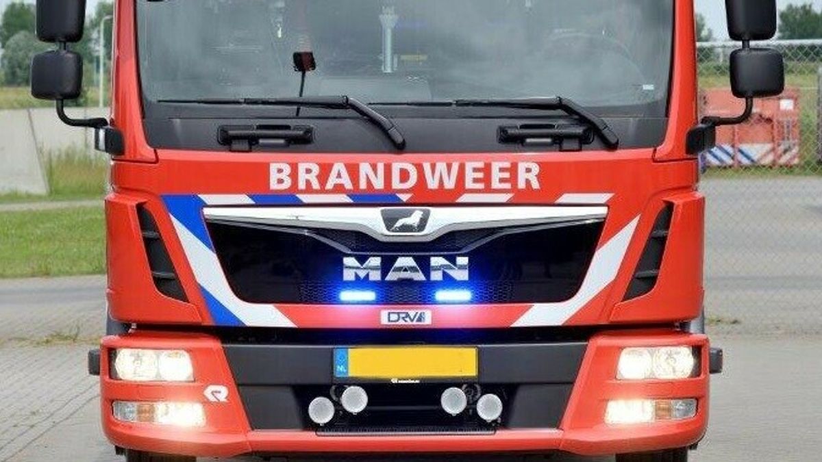 Vlammen sloegen uit dak van bedrijf bij Kloosterzande