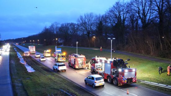 Twee zwaargewonden bij ongeluk op Rondweg Emmen. Twee zwaargewonden bij ongeluk op Rondweg Emmen.