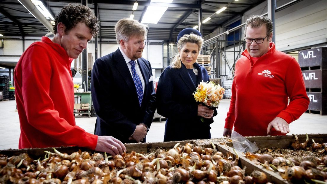 Koning Willem-Alexander en koningin Máxima bij bollenbedrijf W.F. Leenen