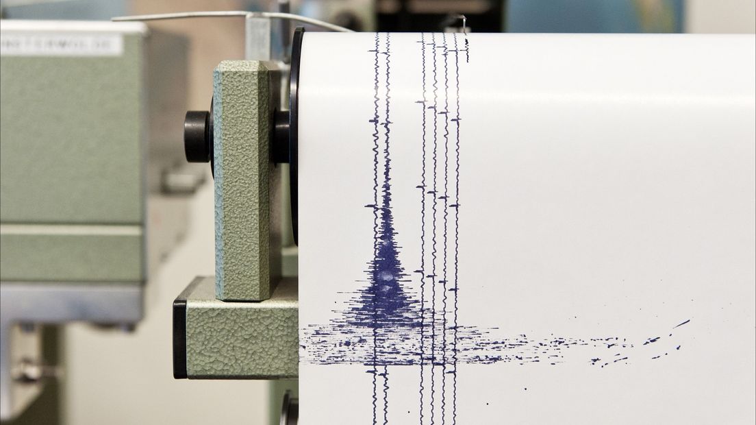 Een seismograaf registreert een aardbeving
