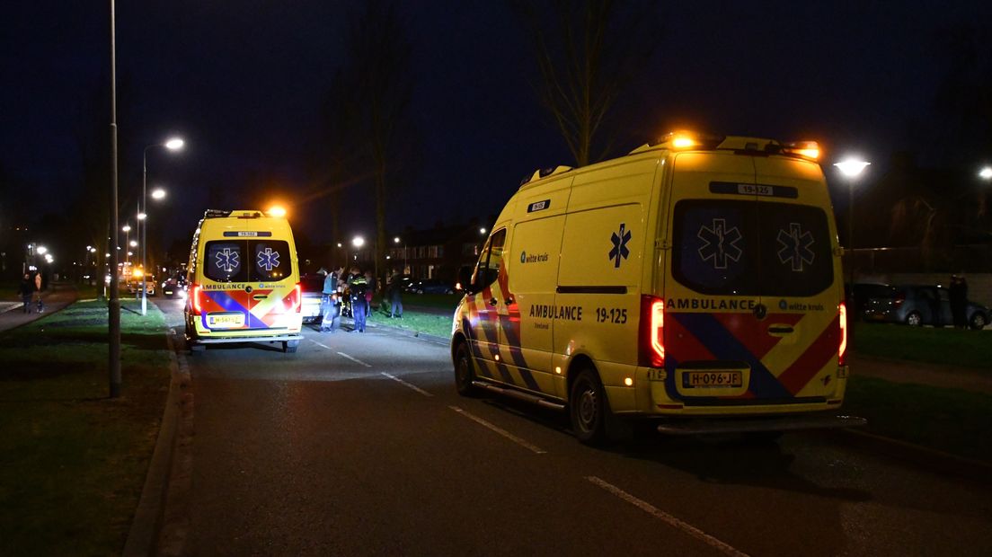 Bij een botsing in Oost-Souburg raakte woensdagavond tenminste één persoon gewond.