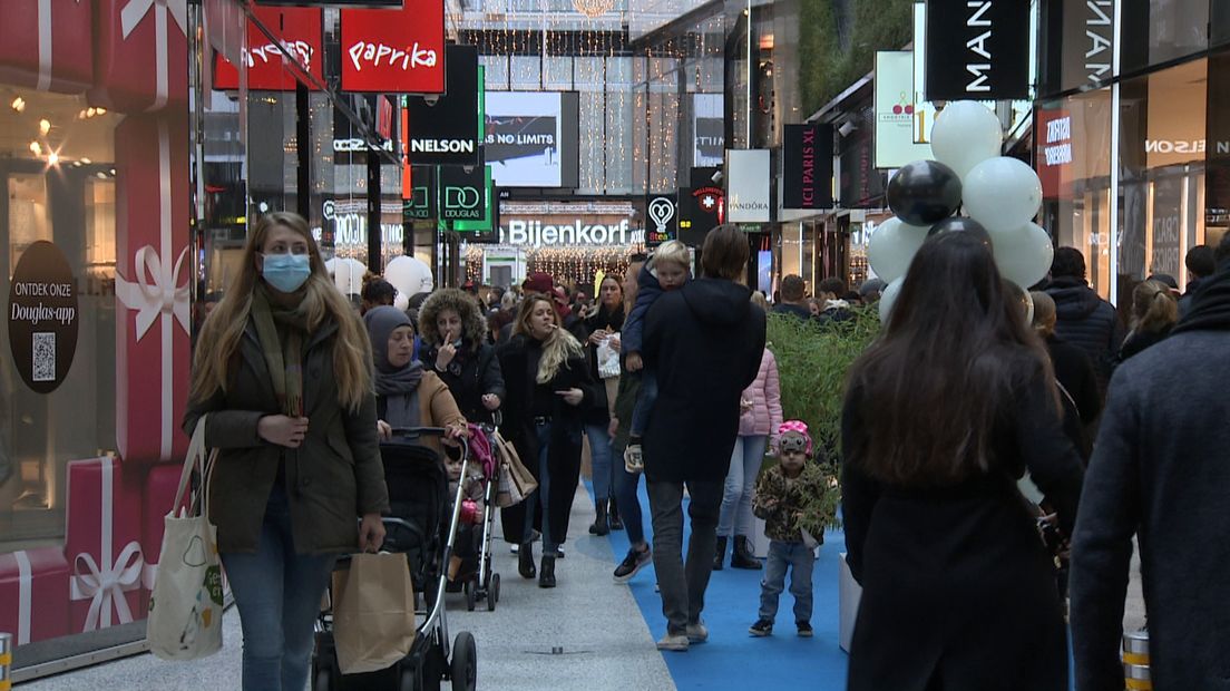 Drukte in Den Haag voor Black Friday