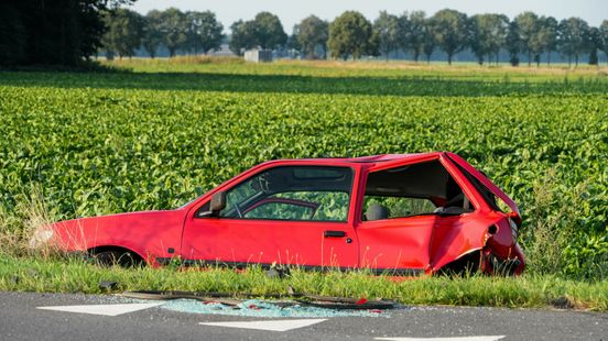Aanrijding op kruising in Noord-Sleen, automobilist lichtgewond. Aanrijding op kruising in Noord-Sleen, automobilist lichtgewond.