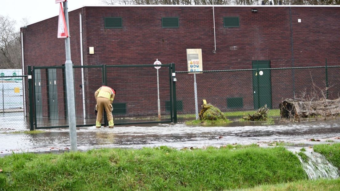 Het waterlek zorgt voor veel overlast.