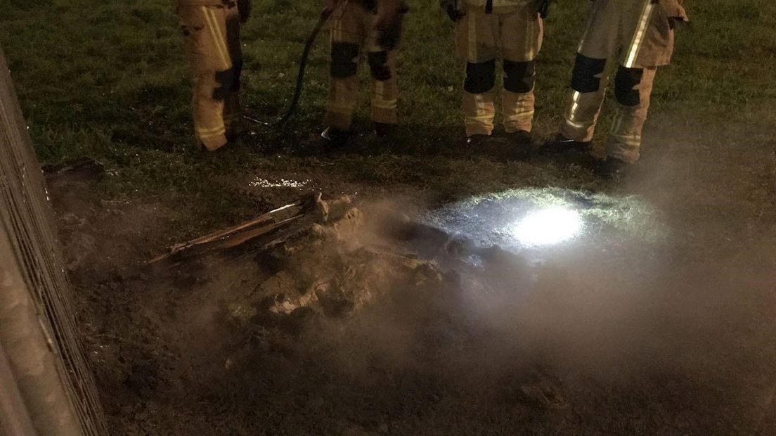 Dixi vliegt in brand in Almelo