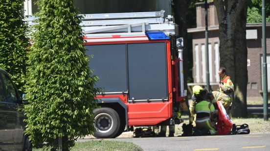 Chemisch ongeval: man geraakt door gevaarlijke stof op werk. Chemisch ongeval: man geraakt door gevaarlijke stof op werk.