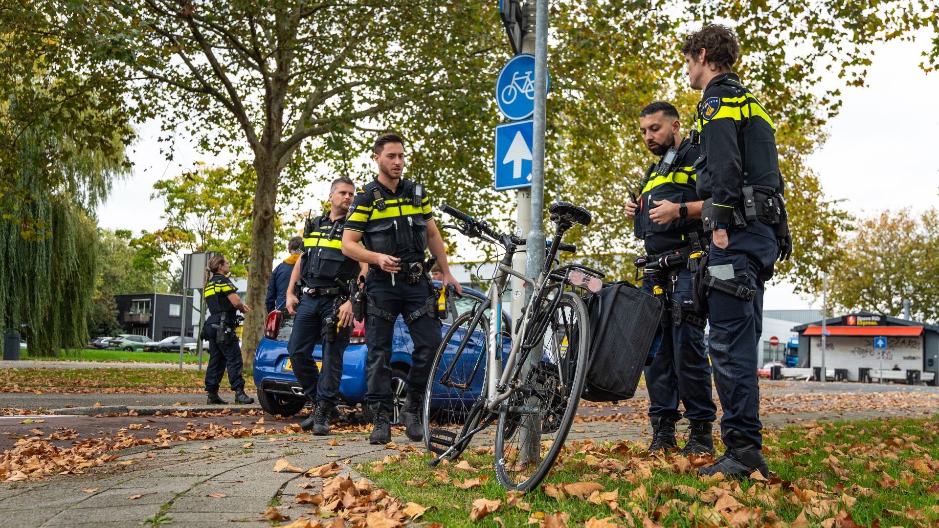 Fietser naar ziekenhuis na aanrijding.