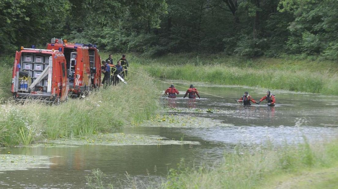 Zoekactie na vondst kleren bij beek Haaksbergen