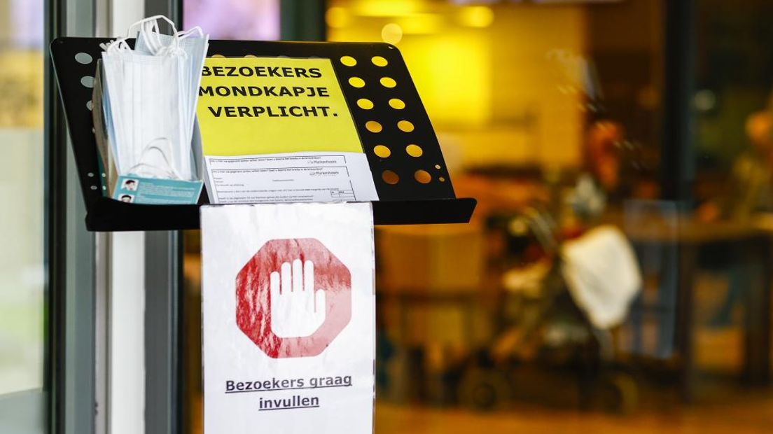 Op een afdeling van verpleeghuis Insula Dei in Arnhem is een bewoner positief getest op het coronavirus.