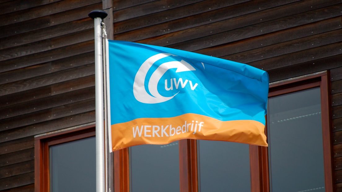 Vlag met het logo van het UWV