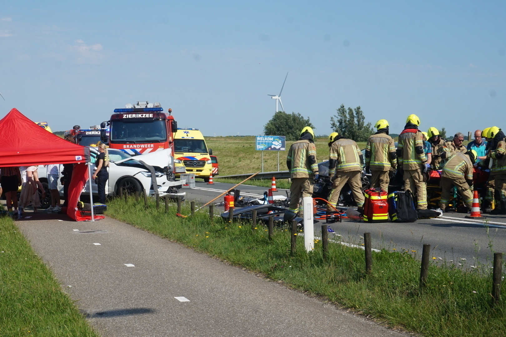 Ongeluk op N256 bij Zierikzee, weg in beide richtingen afgesloten