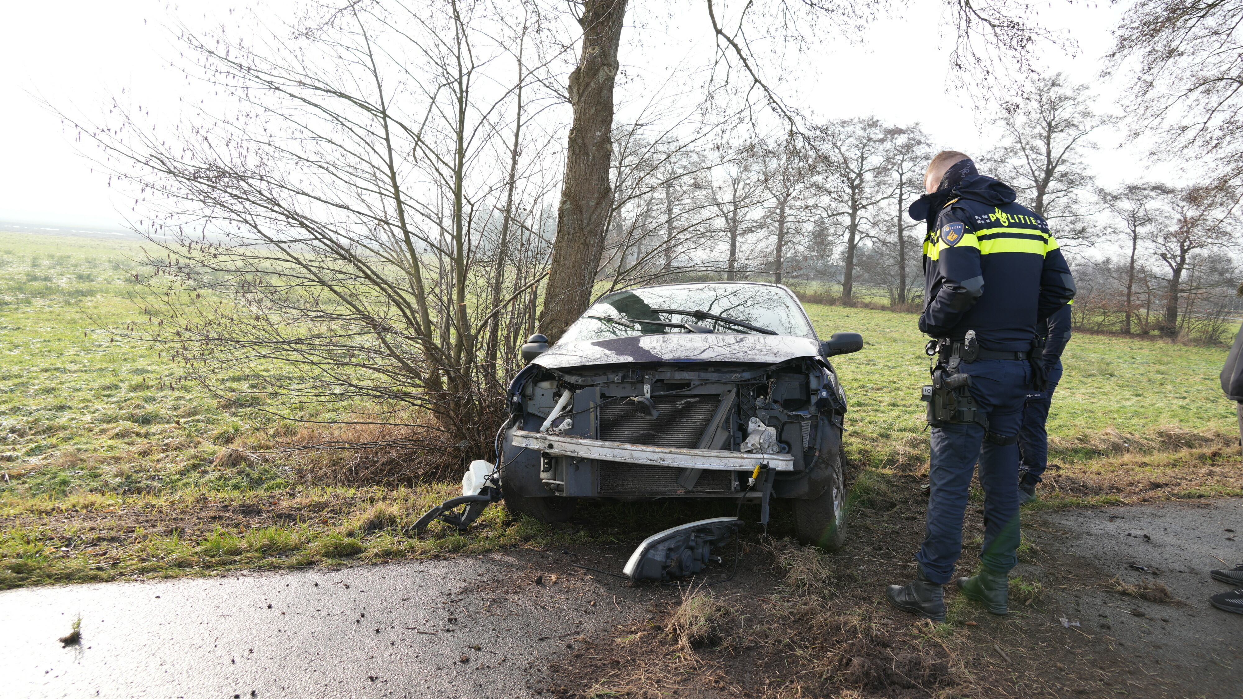 Auto loopt flinke schade op na botsing in Emmen