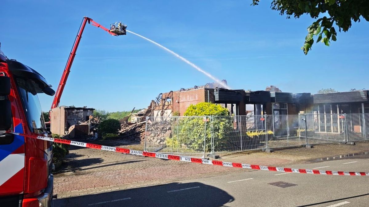 Café-restaurant grotendeels verwoest door grote brand