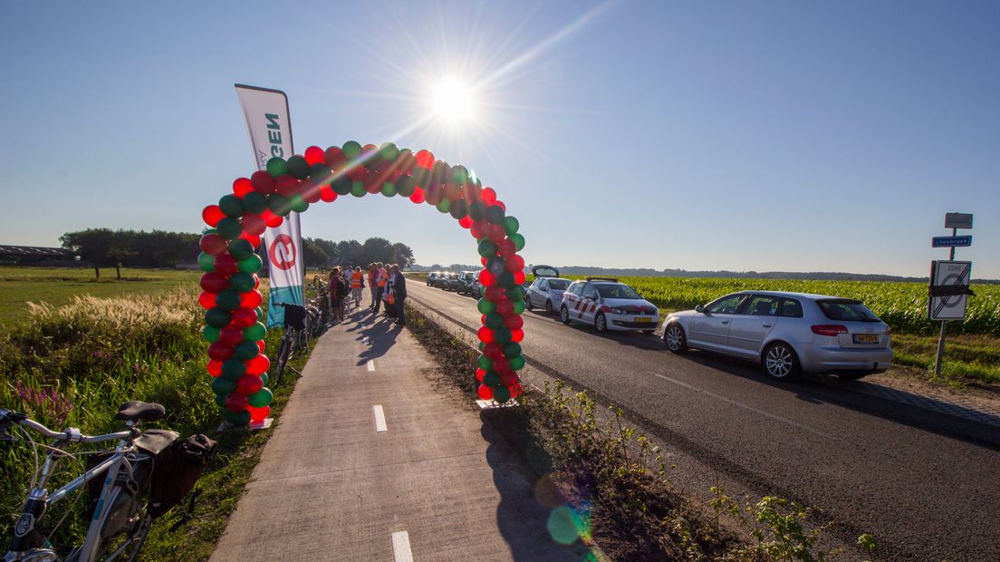 Het fietspad is vanmorgen feestelijk geopend (Rechten: Robbert Oosting/RTV Drenthe)