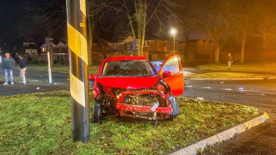 Twee gewonden bij ongeval • grote autoschade