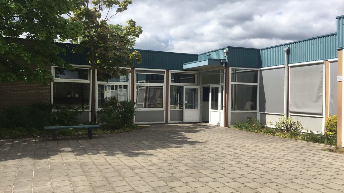 'We openen in Ulft met een dubbel gevoel', zegt Steven Kroon van Stichting Mini Manna in Doetinchem. 'Het is natuurlijk fijn dat we dit kunnen doen voor al die mensen die nog in armoede leven, maar het is tegelijkertijd natuurlijk triest dat het nog steeds nodig is.' Zaterdag 20 mei opent een tweede vestiging van Mini Manna in Oude IJsselstreek.