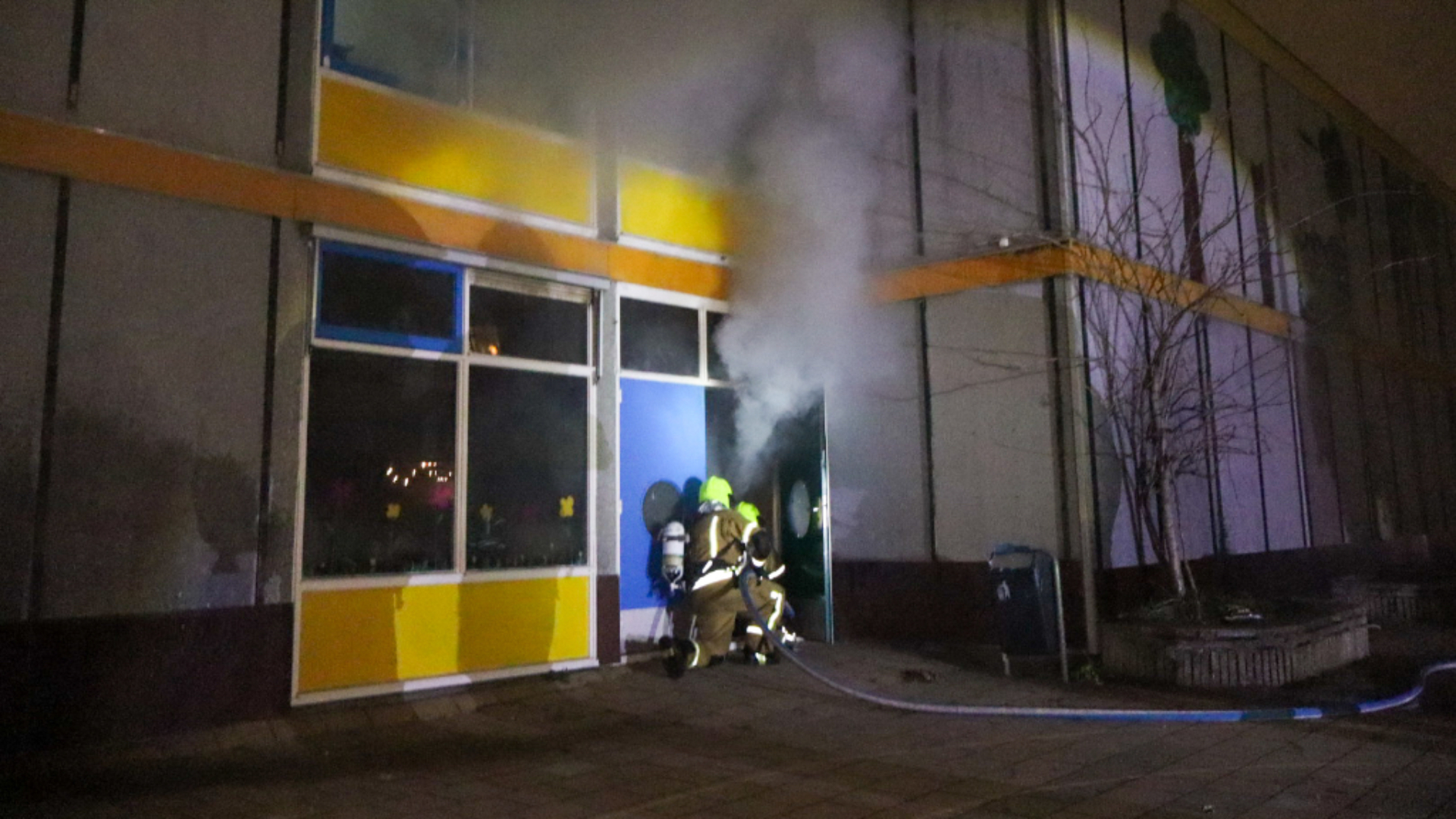 De brand in de school heeft voor veel ellende gezorgd.