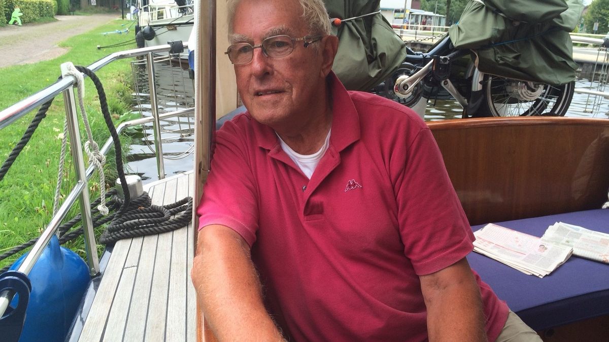 Brugstoring bij Dieverbrug: 'Als het nog lang duurt, varen we terug naar Meppel'