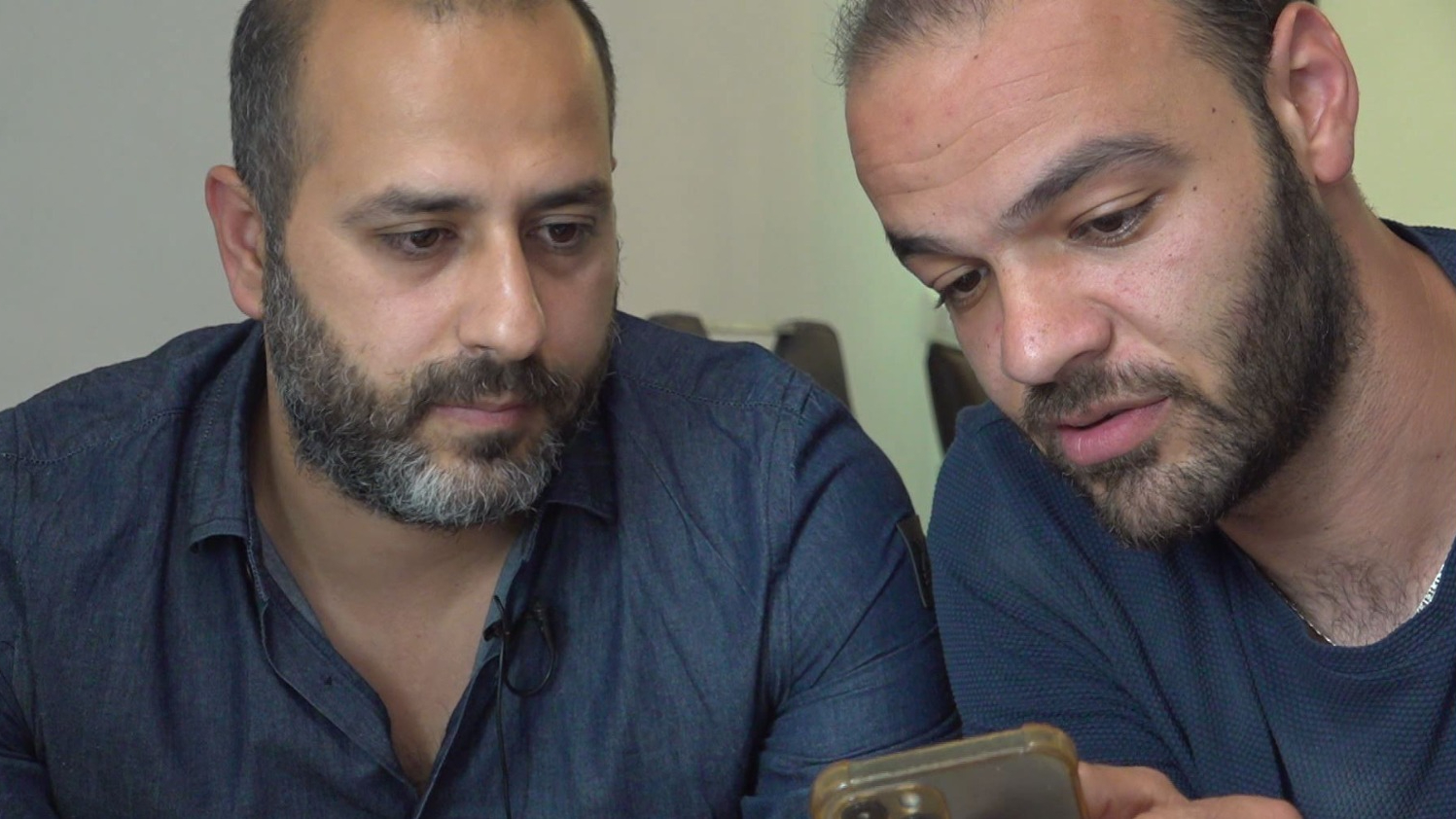 Deia en Tareq maken zich grote zorgen om hun families in Syrië.