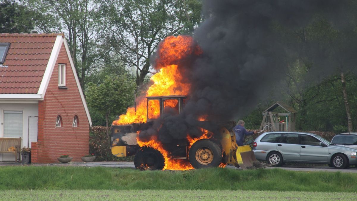 Shovel uitgebrand in Kropswolde