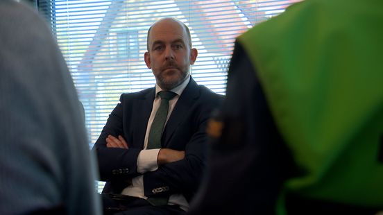 Asielminister bezoekt kerk die statushouders opvangt