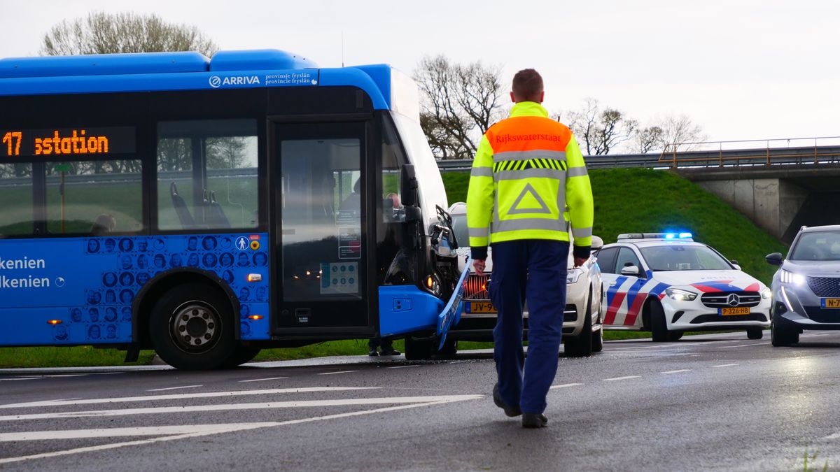 112-nieuws 9 april: Aanrijding met bus Arriva bij Heerenveen | Drugswoning in Leeuwarden gesloten