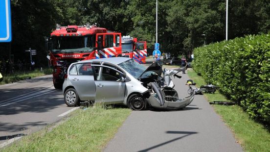 Foto: Zwaargewonde bij ernstig ongeluk met brandweerwagen