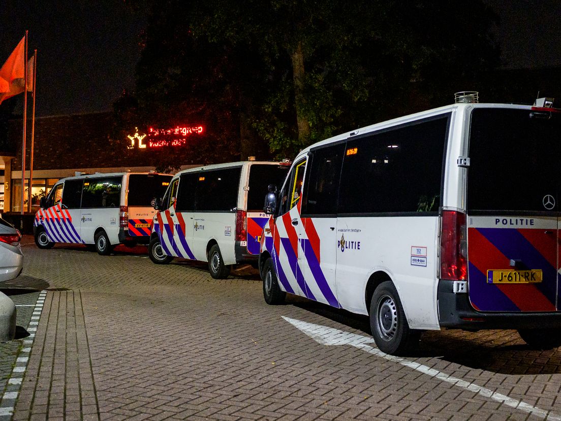 Politieauto's bij verpleeghuis Vlaardingen