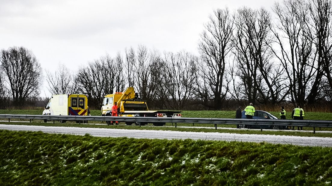 Een hagelbui maakte ook de A7 glad