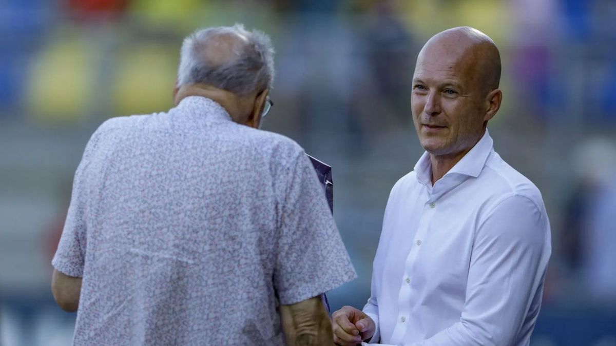 Vitesse haalt oud-directeur terug als nieuwe algemeen directeur