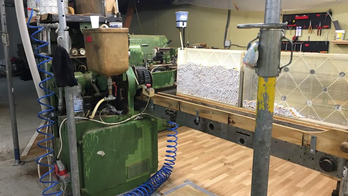 Illegale sigarettenfabriek in Zuilichem ontmanteld; 9 aanhoudingen