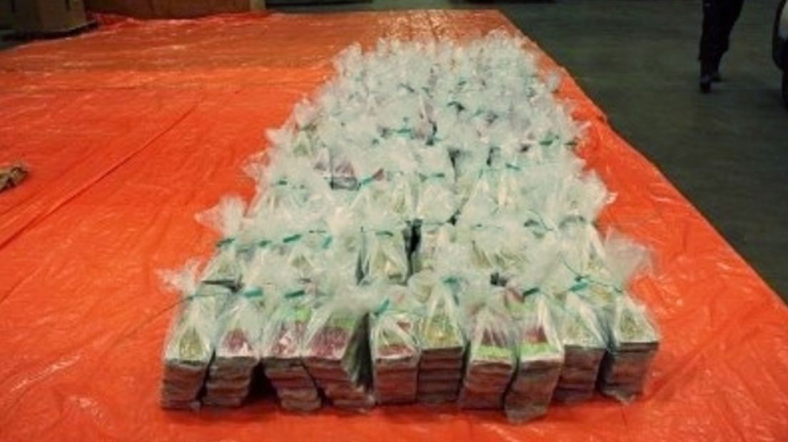 Grote drugsvangst tussen het ananassap