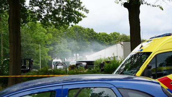Accu vat vlam bij handelaar in scootmobielen: gebouw ontruimd, veel rookontwikkeling