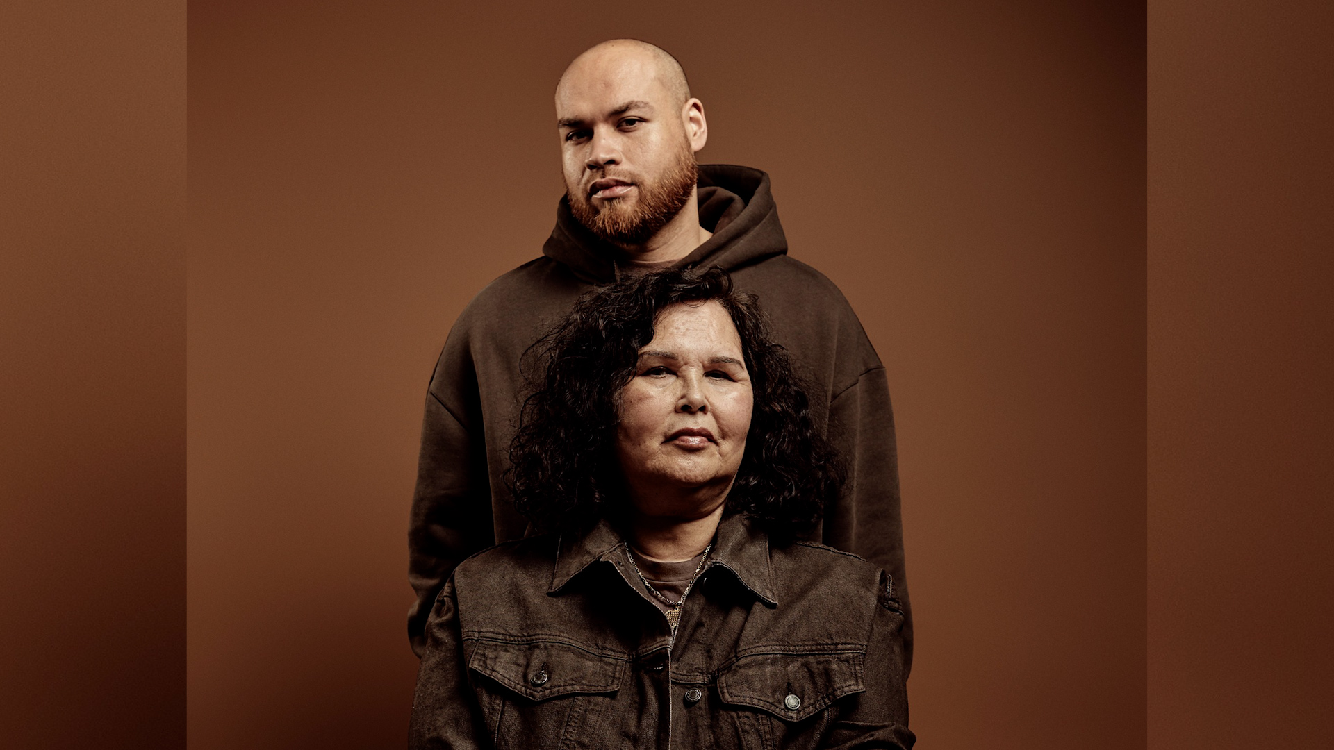 Meity en haar zoon Jeremy zijn de gezichten van de foto-expositie Oud Zeer.