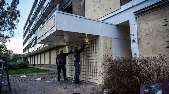 Beveiliging opgekrikt bij ontruimde flat na meerdere kraakpogingen en branden