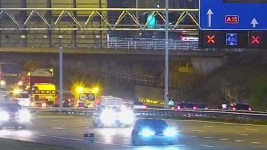 Ruim een uur in de file door meerdere ongelukken op de A15.