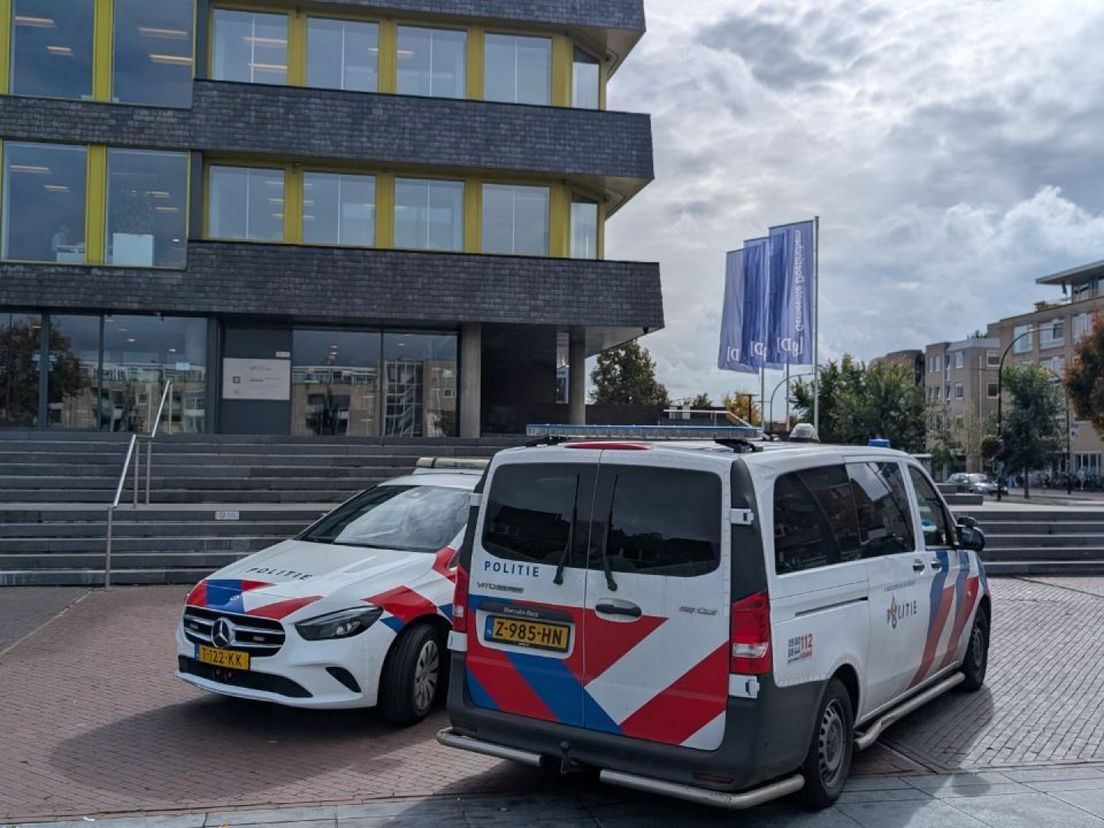 De persoon is aangehouden door de politie.