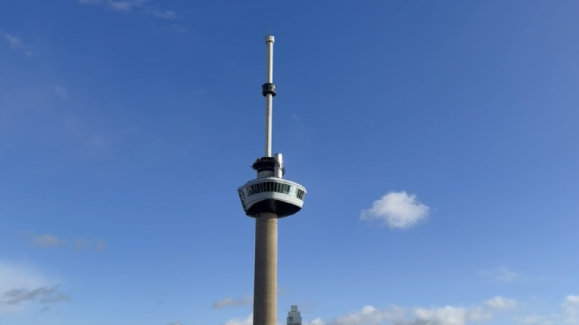 Buurtbewoners worden 'knettergek' van de fluittoon die afkomstig is van de Euromast.