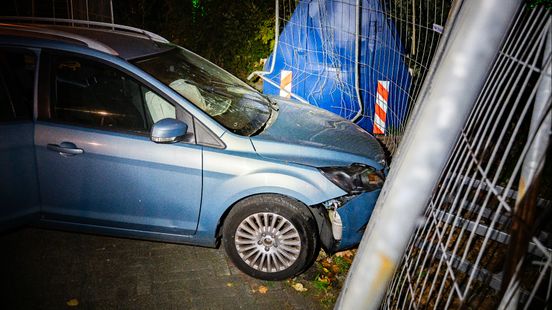 Man raakt rijbewijs kwijt na crash tegen hek met lachgasfles in auto Home